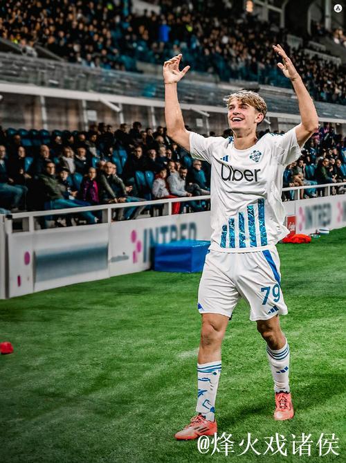 科莫2-0萨索洛连续12场不败，莫雷诺破门，尼科-帕斯献助攻