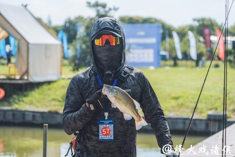 冠军的选择:阿玛迪斯专业钓鱼服成为垂钓者的“第二层皮肤” 冠军的选择:阿玛迪斯专业钓鱼服成为垂钓者的“第二层皮肤”